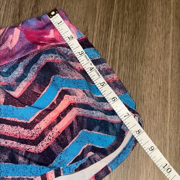 Ivivva by Lululemon Girls Size 12 Running Shorts Colorful Print Zip Pocket - Picture 11 of 12